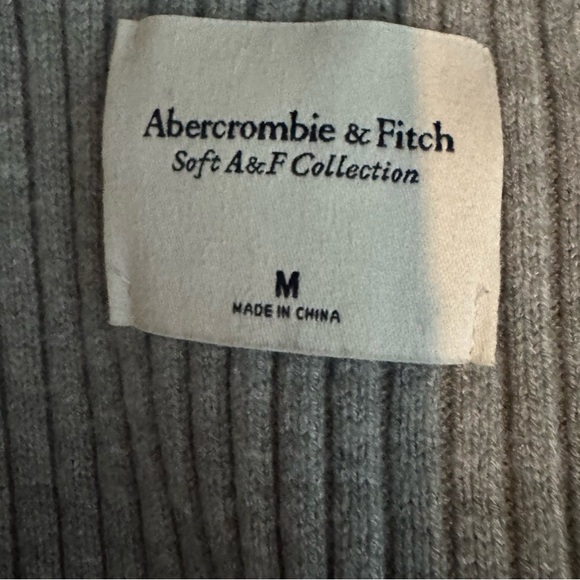 Abercrombie & Fitch Gray Ribbed Sweater Sizer Medium - Picture 2 of 2